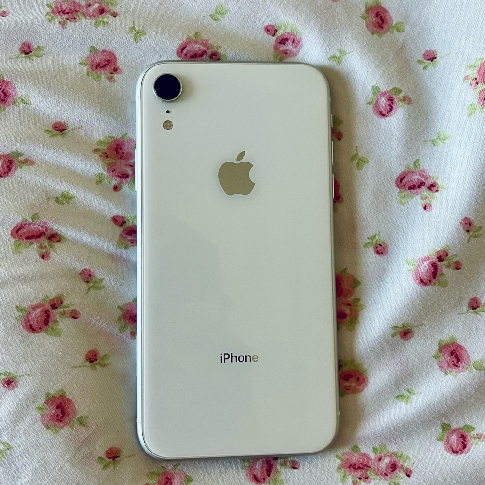 UNLOCKED iPhone XR white 64 gb